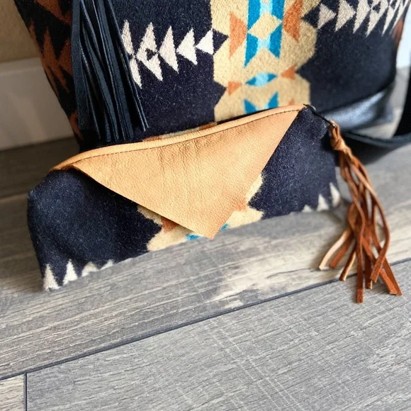 Pendleton Rancho Arroyo Print Southwest Crossbody Bag & Pouch - Picture 3 of 16